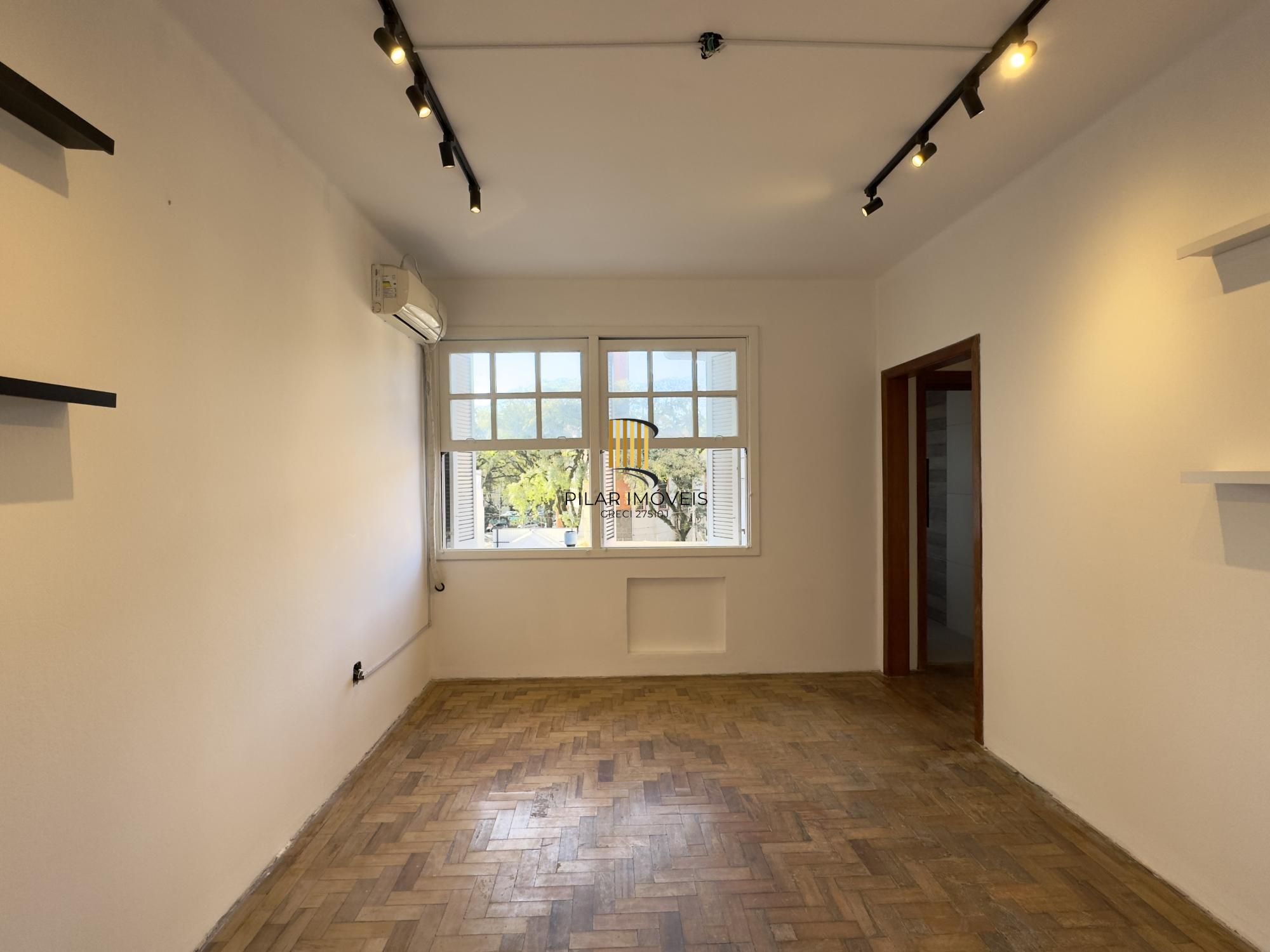 Apartamento reformado de 68m², 2 dormitórios no bairro Praia de Belas