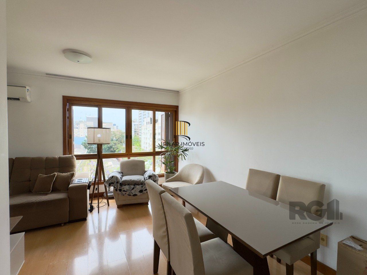 APARTAMENTO MOBILIADO DE 96M² COM 3 DORMITÓRIOS, SUÍTE E VAGA DE GARAGEM NO MENINO DEUS