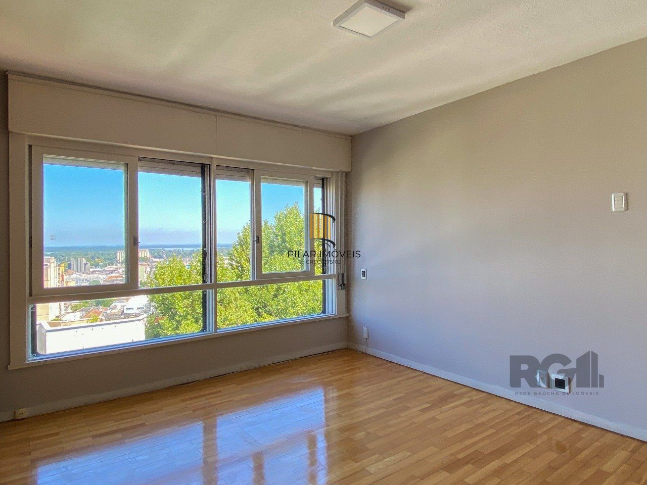 Apartamento com muito conforto e ótima iluminação no Moinhos de Vento