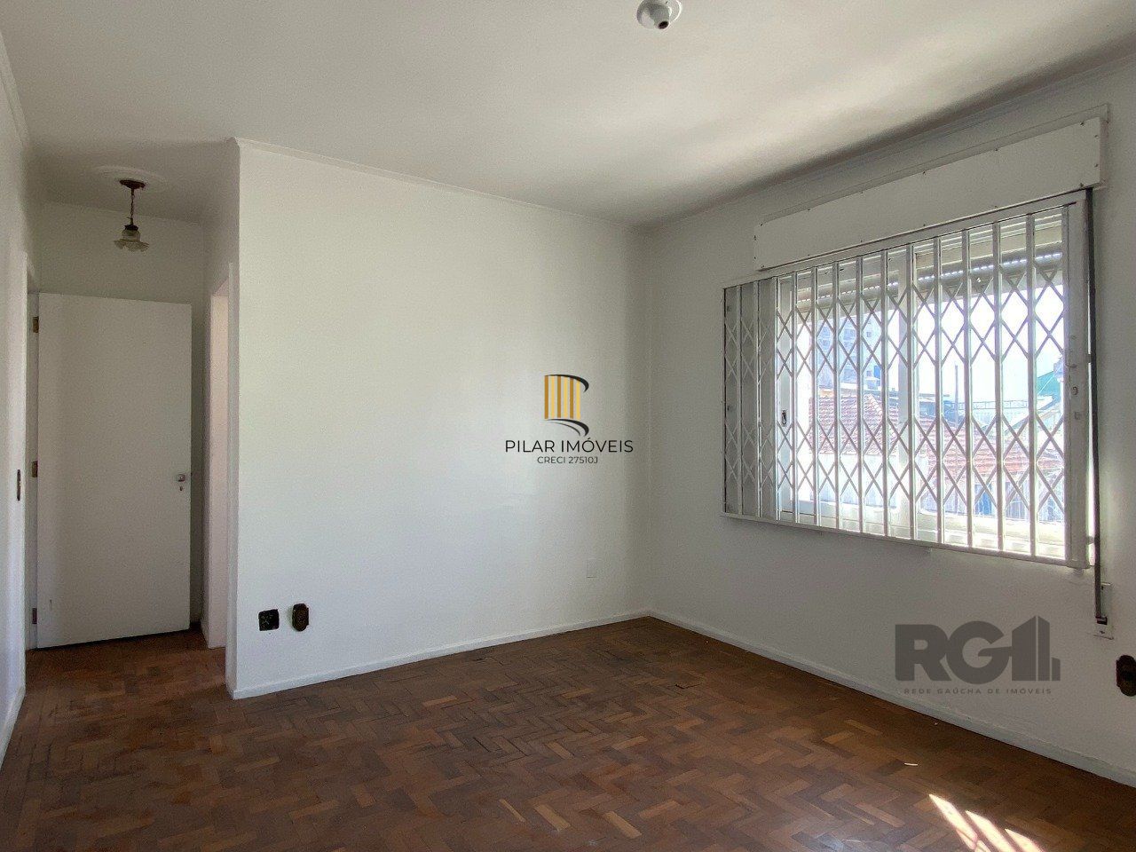 CASA COM 5 DORMITÓRIOS, ESPAÇO PARA FESTAS E PEÇAS AMPLAS PRÓXIMO AO IGUATEMI