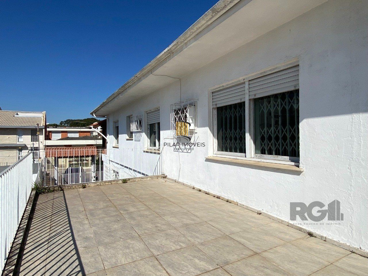 CASA COM 5 DORMITÓRIOS, ESPAÇO PARA FESTAS E PEÇAS AMPLAS PRÓXIMO AO IGUATEMI
