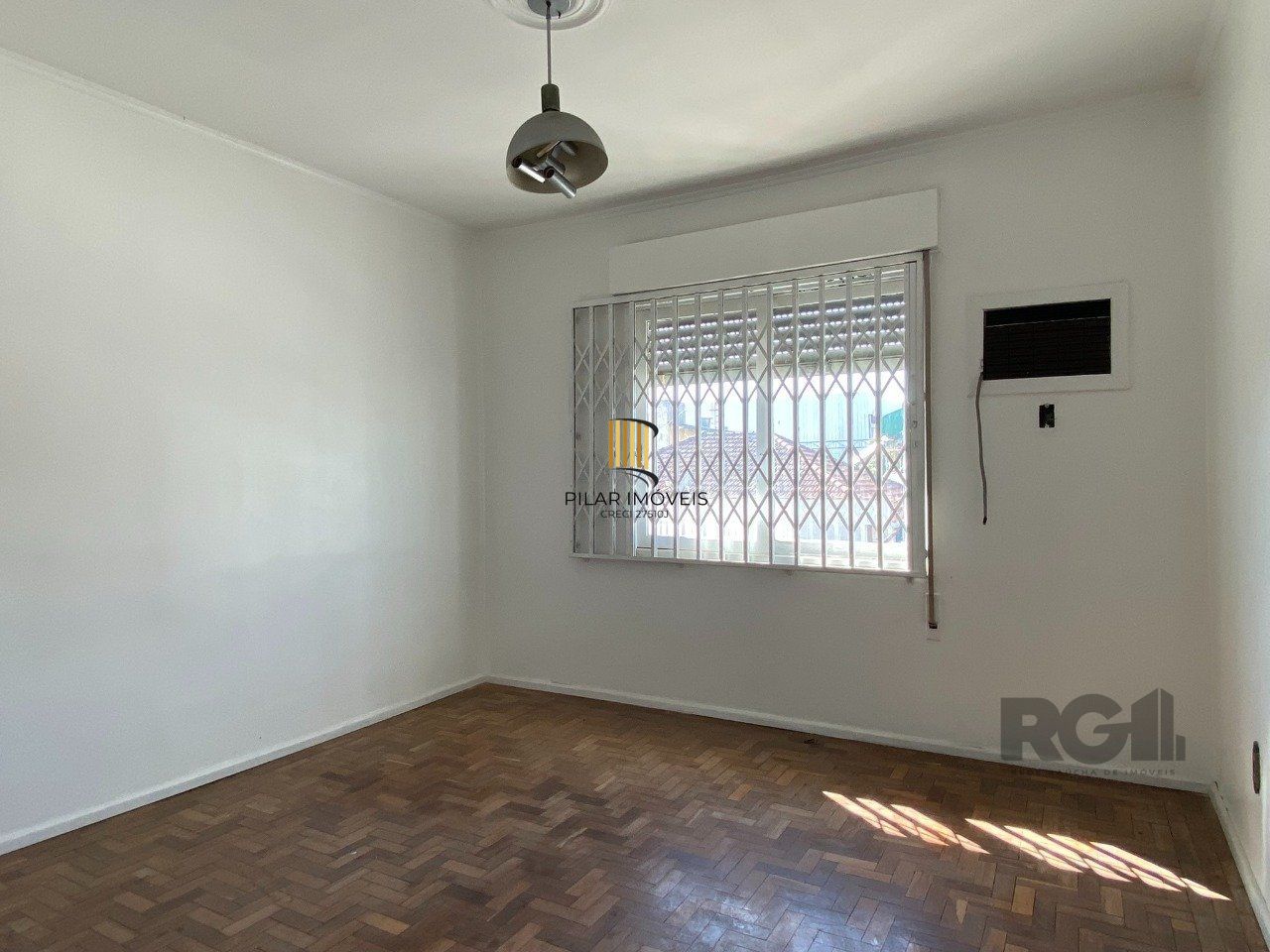 CASA COM 5 DORMITÓRIOS, ESPAÇO PARA FESTAS E PEÇAS AMPLAS PRÓXIMO AO IGUATEMI