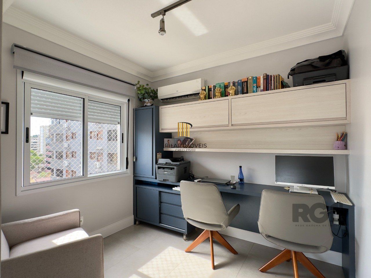 APARTAMENTO MOBILIADO COM PLANTA DIFERENCIADA E ÓTIMA LOCALIZAÇÃO