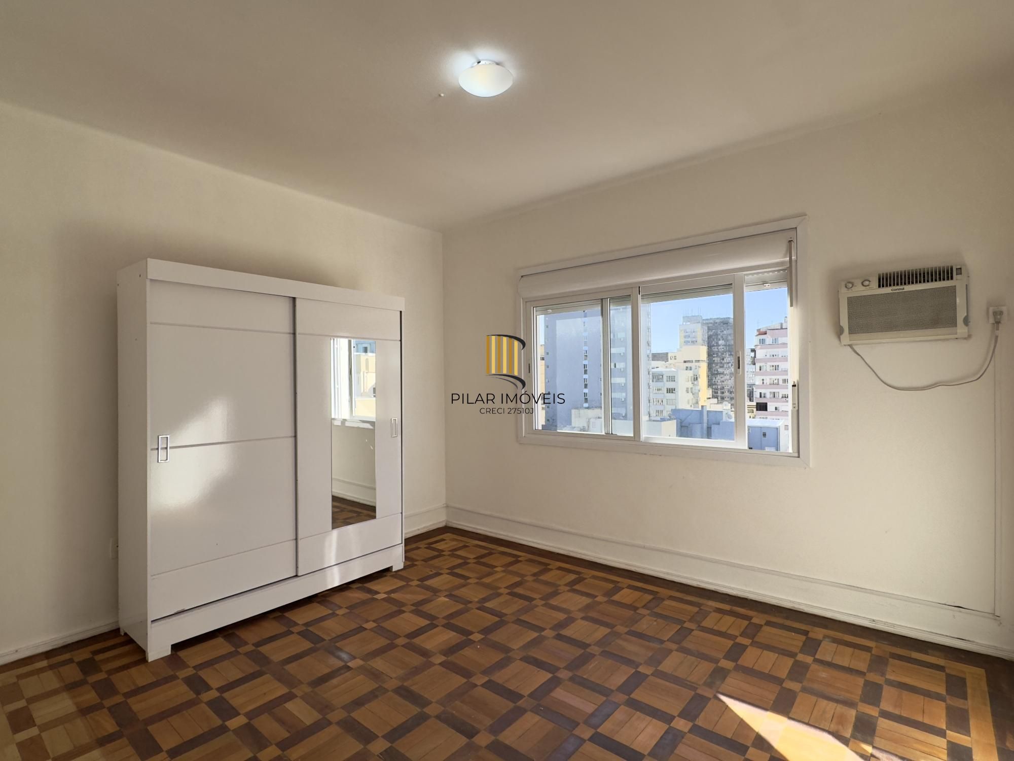 APARTAMENTO 2 DORMITÓRIOS REFORMADO COM LINDA VISTA NO CENTRO HISTÓRICO
