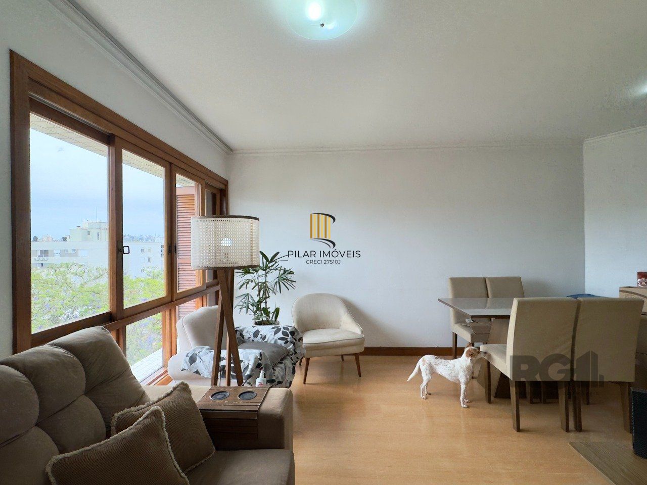 APARTAMENTO MOBILIADO DE 96M² COM 3 DORMITÓRIOS, SUÍTE E VAGA DE GARAGEM NO MENINO DEUS