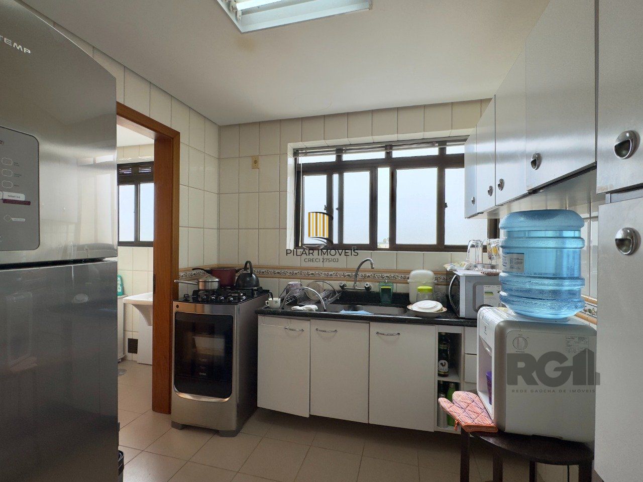 APARTAMENTO MOBILIADO DE 96M² COM 3 DORMITÓRIOS, SUÍTE E VAGA DE GARAGEM NO MENINO DEUS