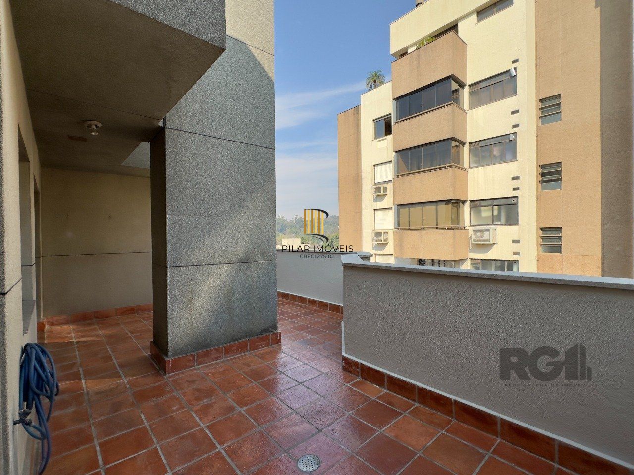 COBERTURA COM 174M², DE FRENTE, 3 DORMITÓRIOS, EM ÓTIMA LOCALIZAÇÃO NO MENINO DEUS