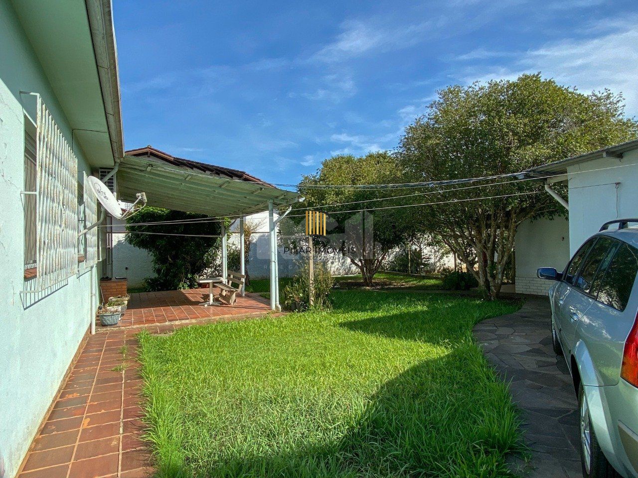 Casa com 4 dormitórios, no bairro Nossa Senhora das Graças em Canoas/RS