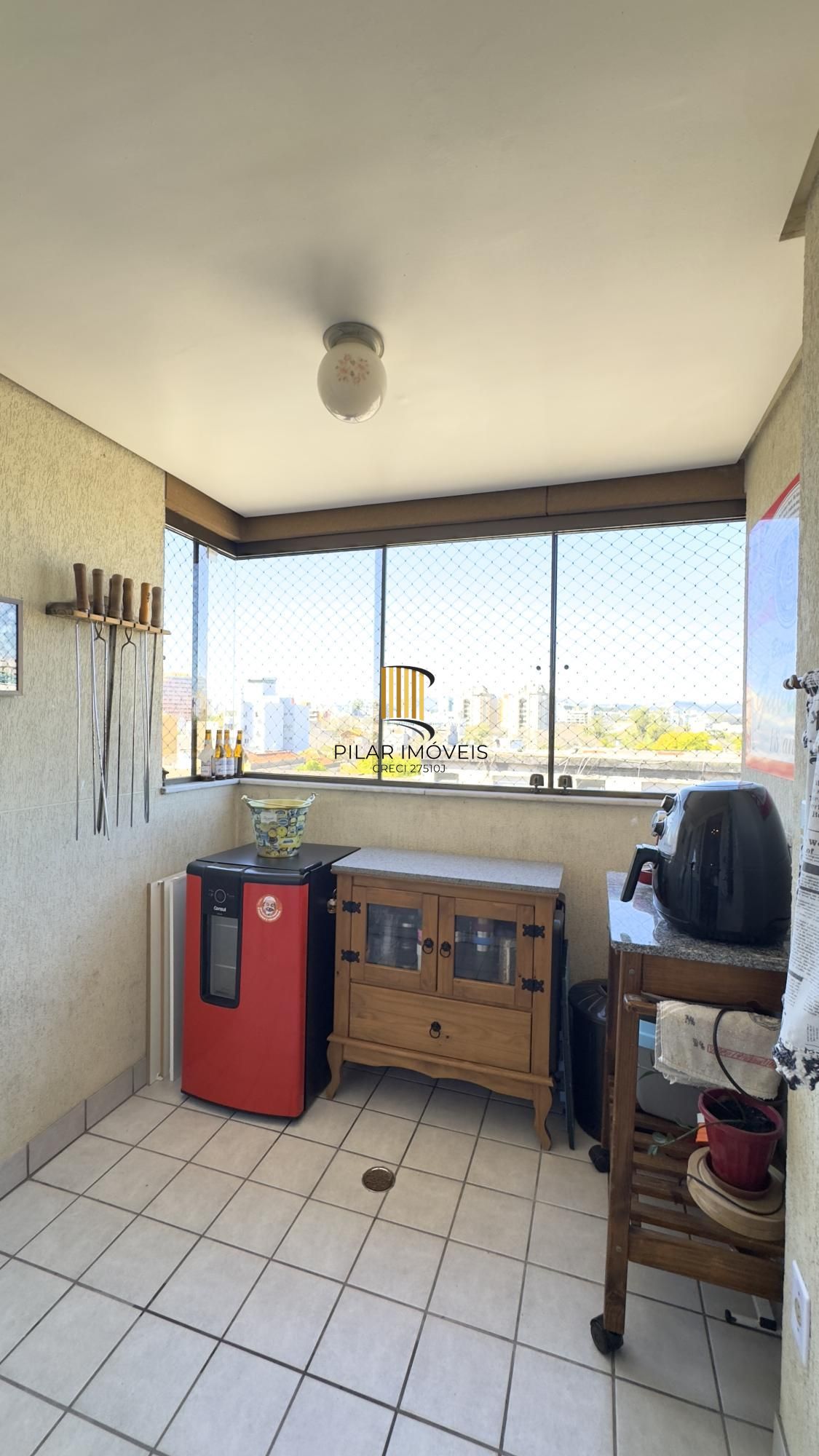 Apartamento 2 dormitórios, com lavabo e vaga de garagem na Cidade Baixa