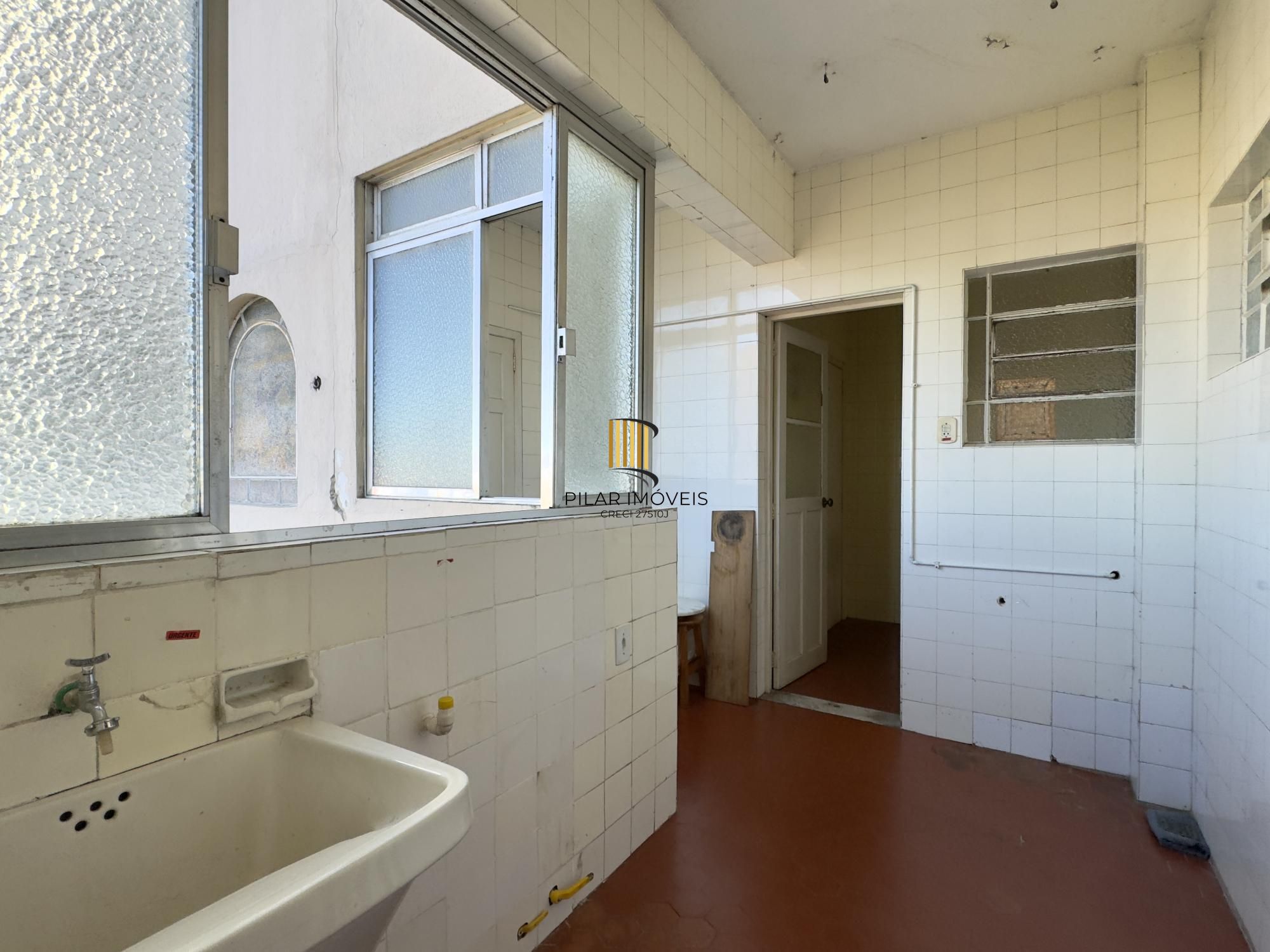 APARTAMENTO 3 DORMITÓRIOS COM LINDA VISTA DA CATEDRAL NO CENTRO HISTÓRICO