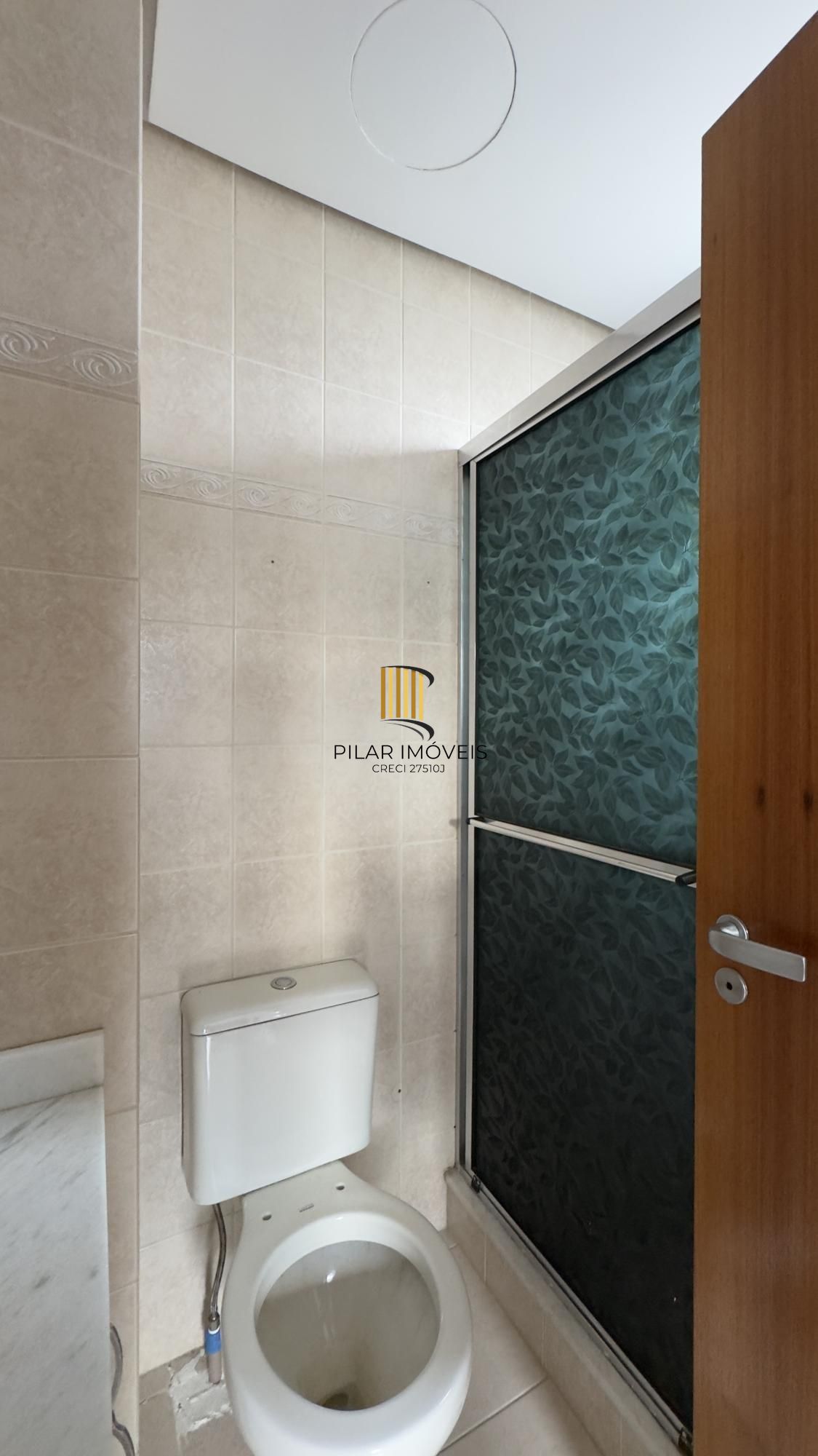 Apartamento 3 dormitórios com sacada, suíte e vaga de garagem no Menino Deus