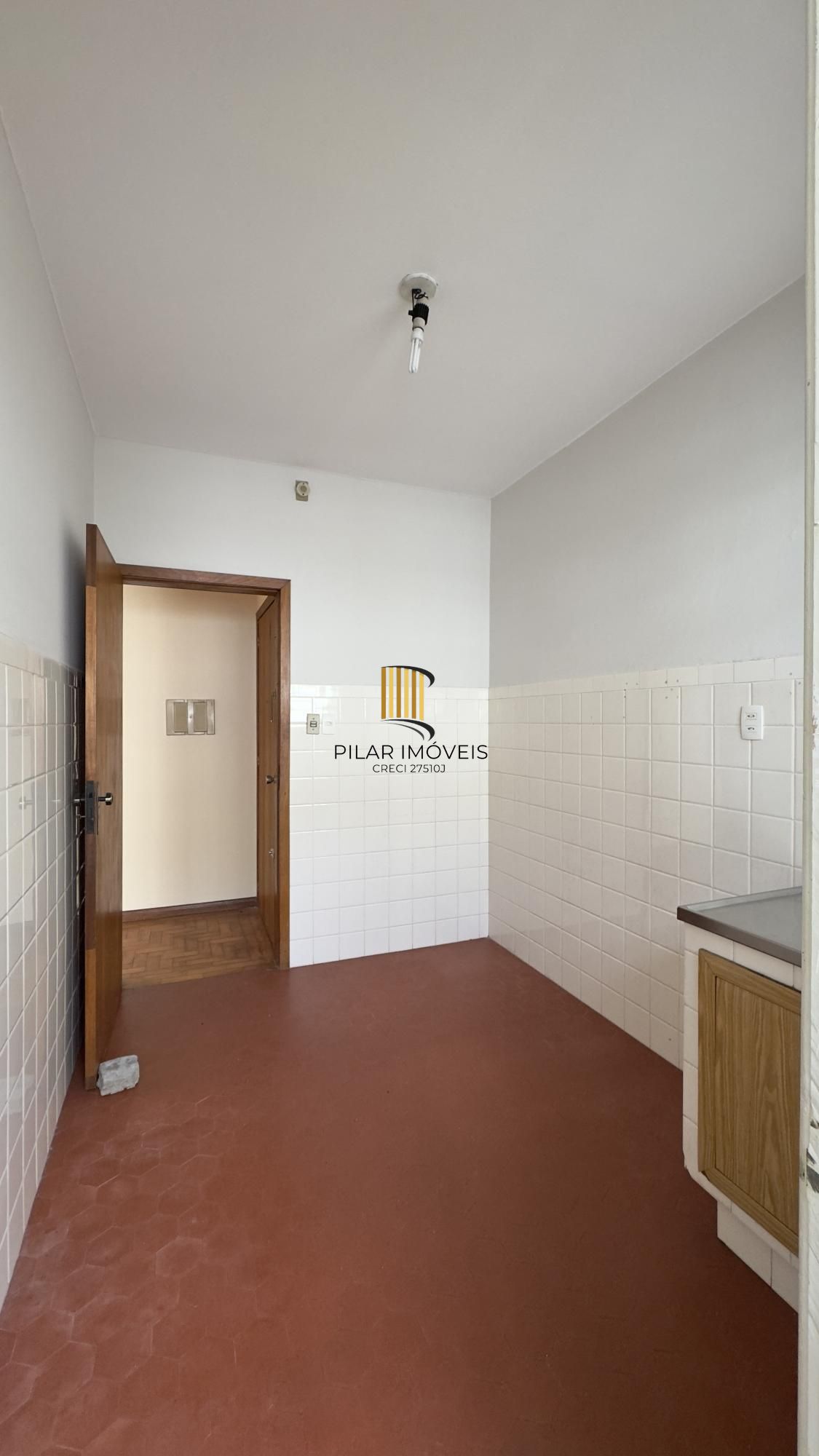 APARTAMENTO 2 DORMITÓRIOS COM PEÇAS AMPLAS NO BAIRRO PRAIA DE BELAS