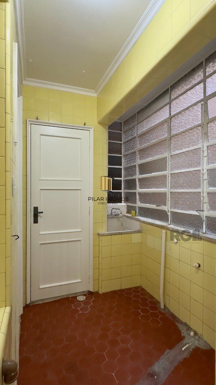 SUPER APARTAMENTO REFORMADO DE 3 DORMITÓRIOS EM ÓTIMA LOCALIZAÇÃO NA DUQUE