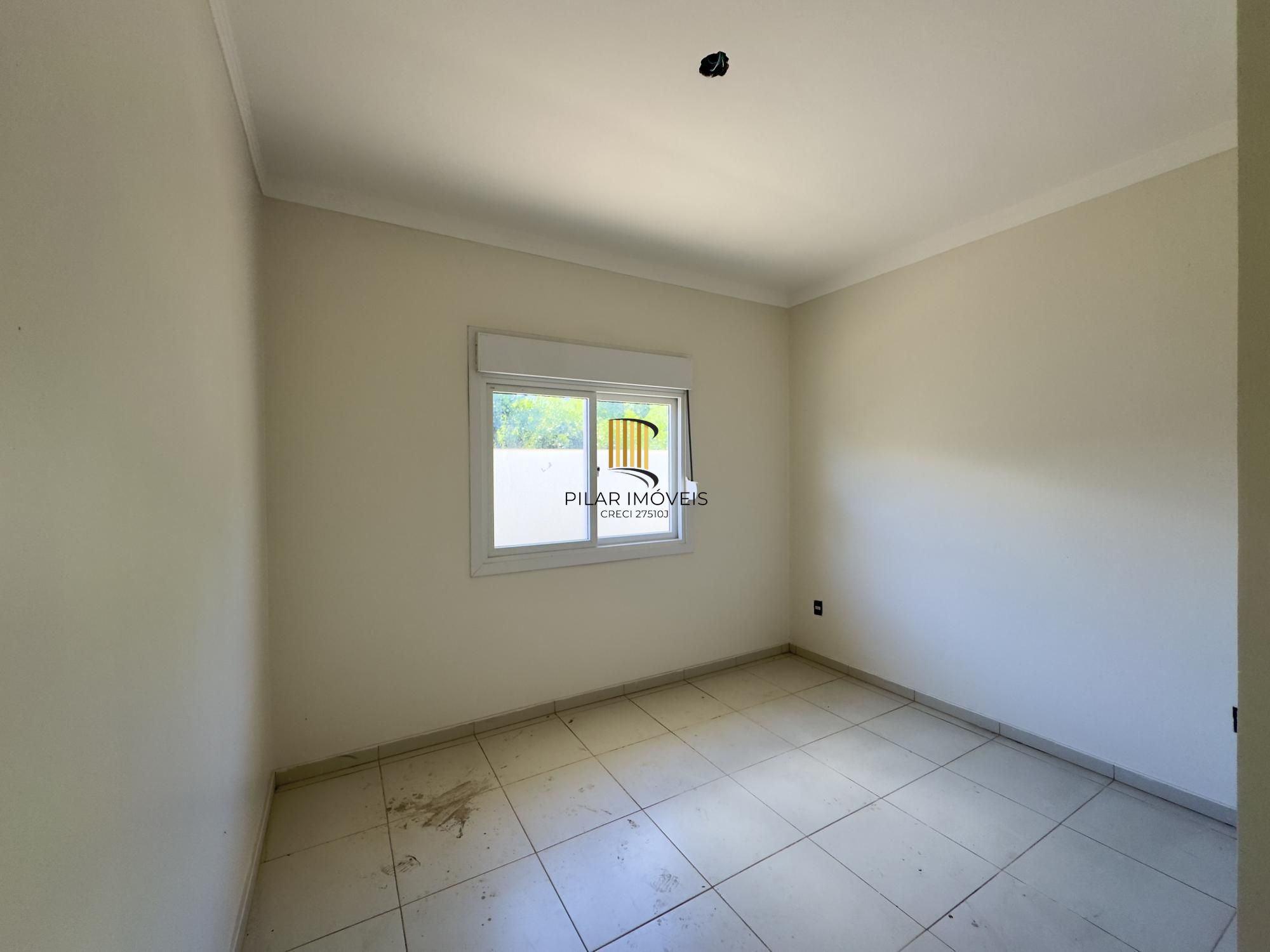 Casa em condomínio com 2 dormitórios, vaga de garagem e churrasqueira na Olaria