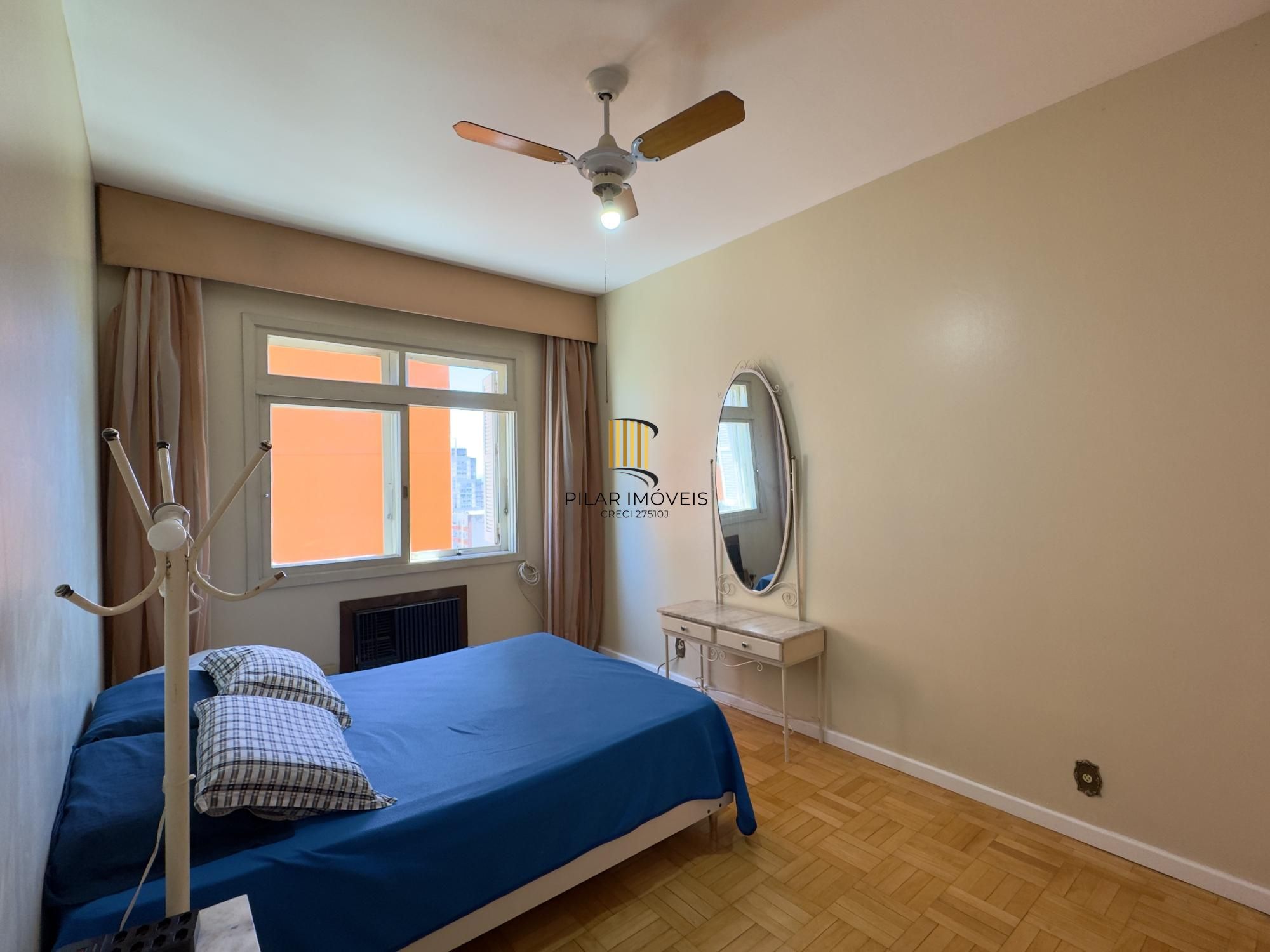 Apartamento 1 dormitório amplo, em andar alto com vista, no Centro Histórico