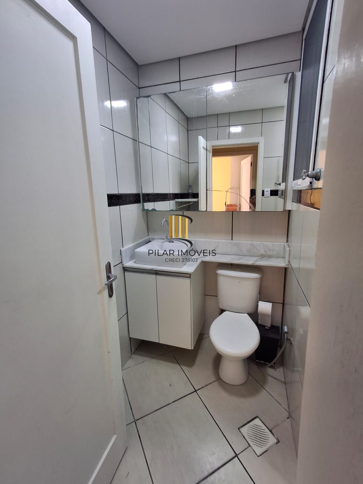 Apartamento 2 dormitórios, pronto para entrar e morar e próximo do Cais Embarcadero.