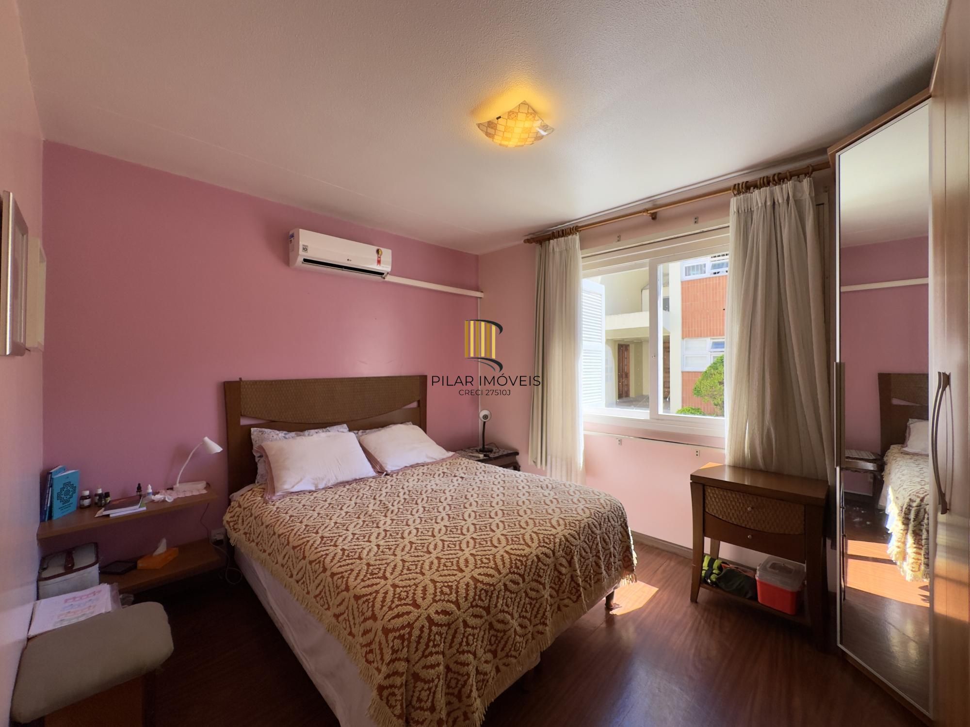 Apartamento 2 dormitórios com sacada e vaga de garagem próximo à PUCRS