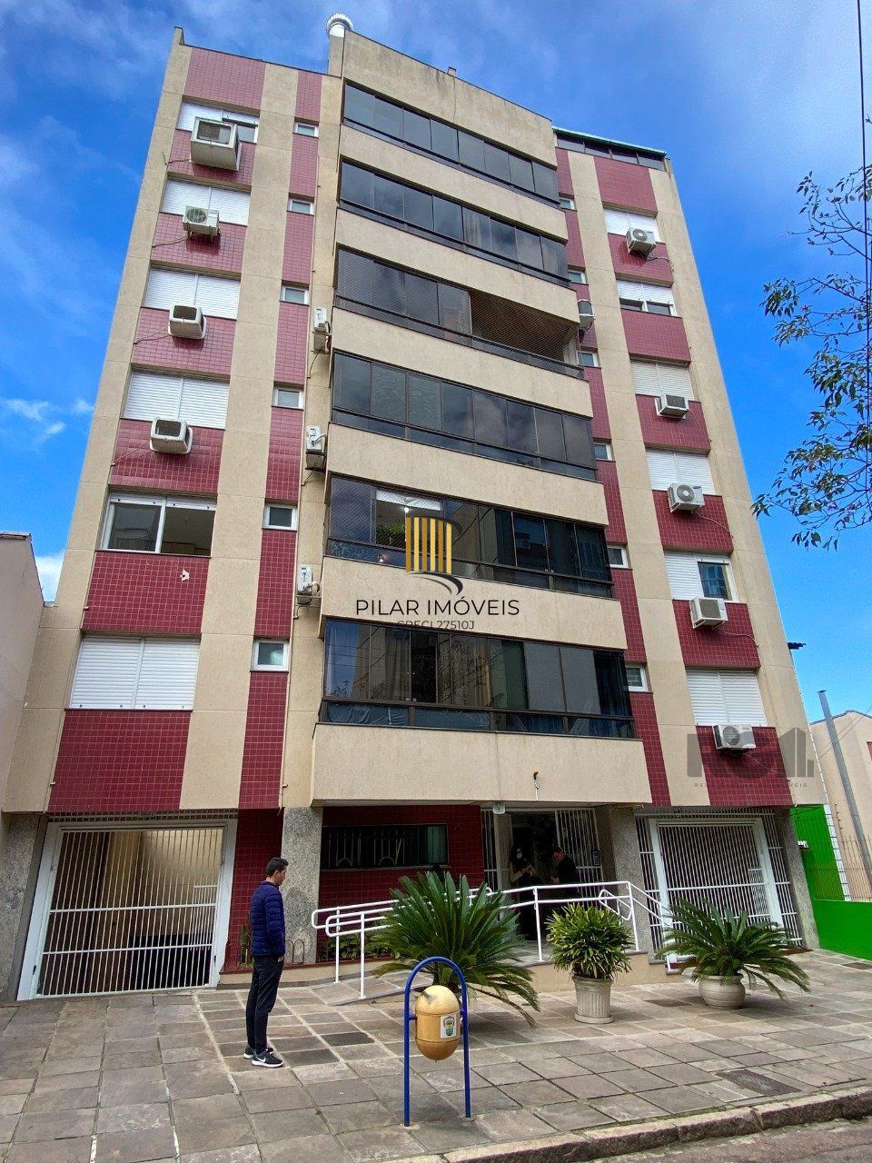 Apartamento com sacada, churrasqueira e vaga de garagem no Centro Histórico