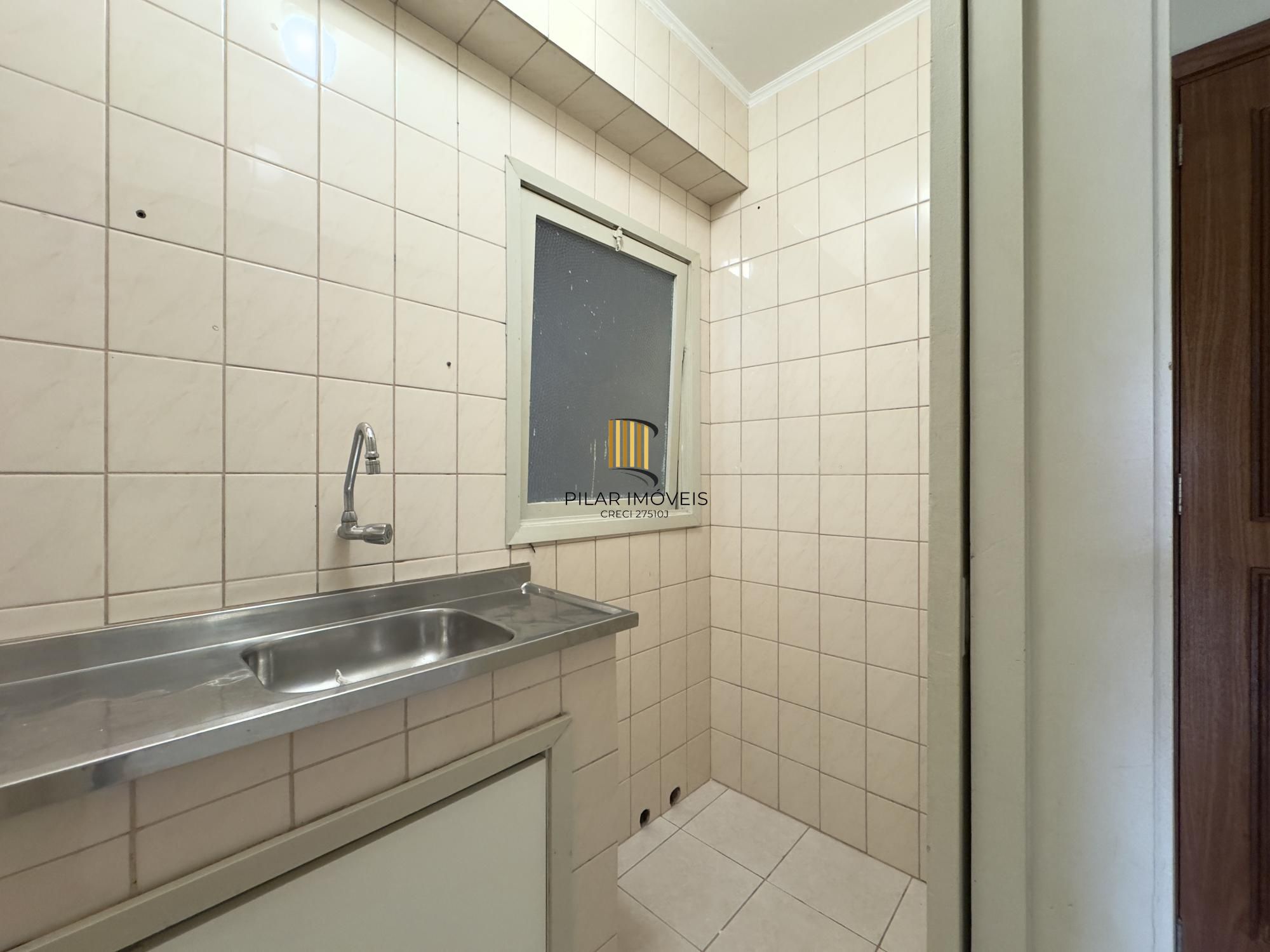 APARTAMENTO COM SACADA JUNTO À ORLA DO GUAÍBA NO CENTRO HISTÓRICO