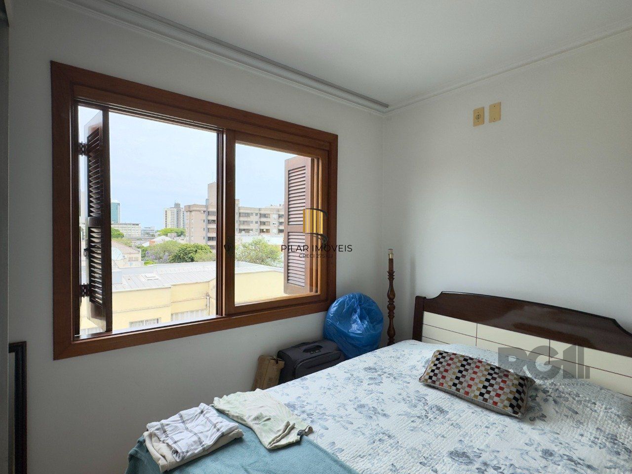 APARTAMENTO MOBILIADO DE 96M² COM 3 DORMITÓRIOS, SUÍTE E VAGA DE GARAGEM NO MENINO DEUS