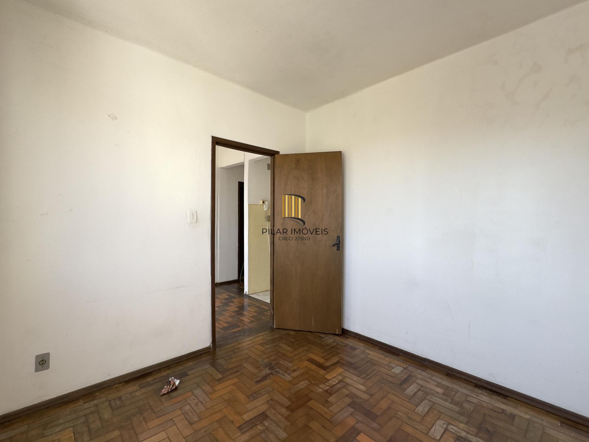 Apartamento 1 dormitório com vista e muito potencial no Centro Histórico