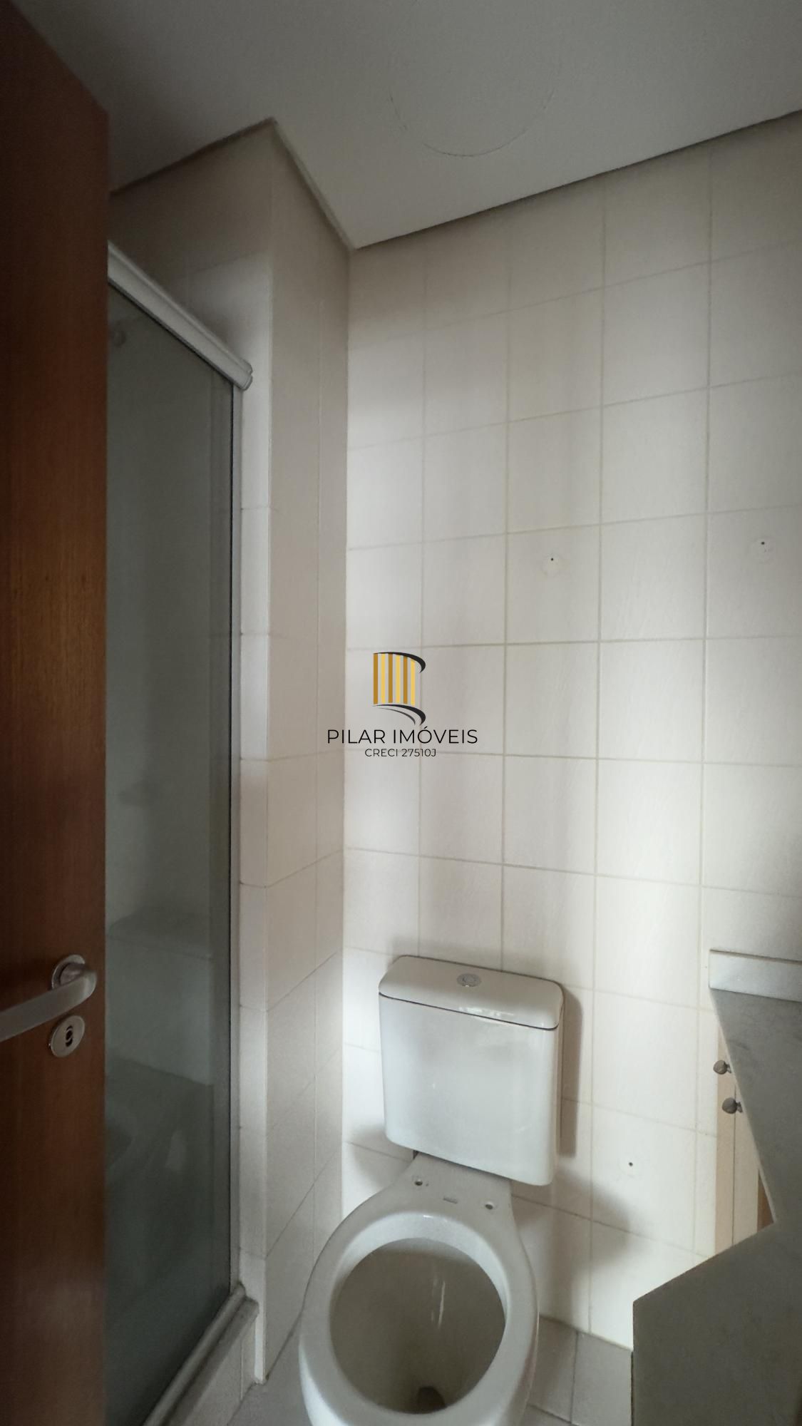 Apartamento 3 dormitórios com sacada, suíte e vaga de garagem no Menino Deus