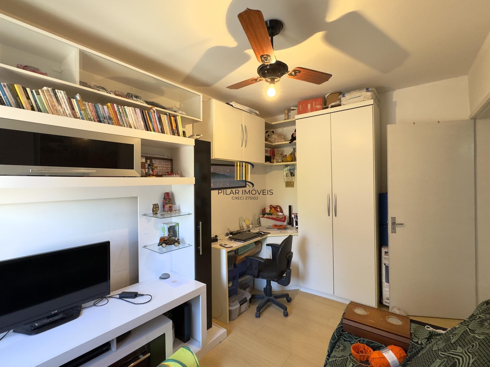 Apartamento semimobiliado 2 dormitórios com vaga de garagem no Centro Histórico