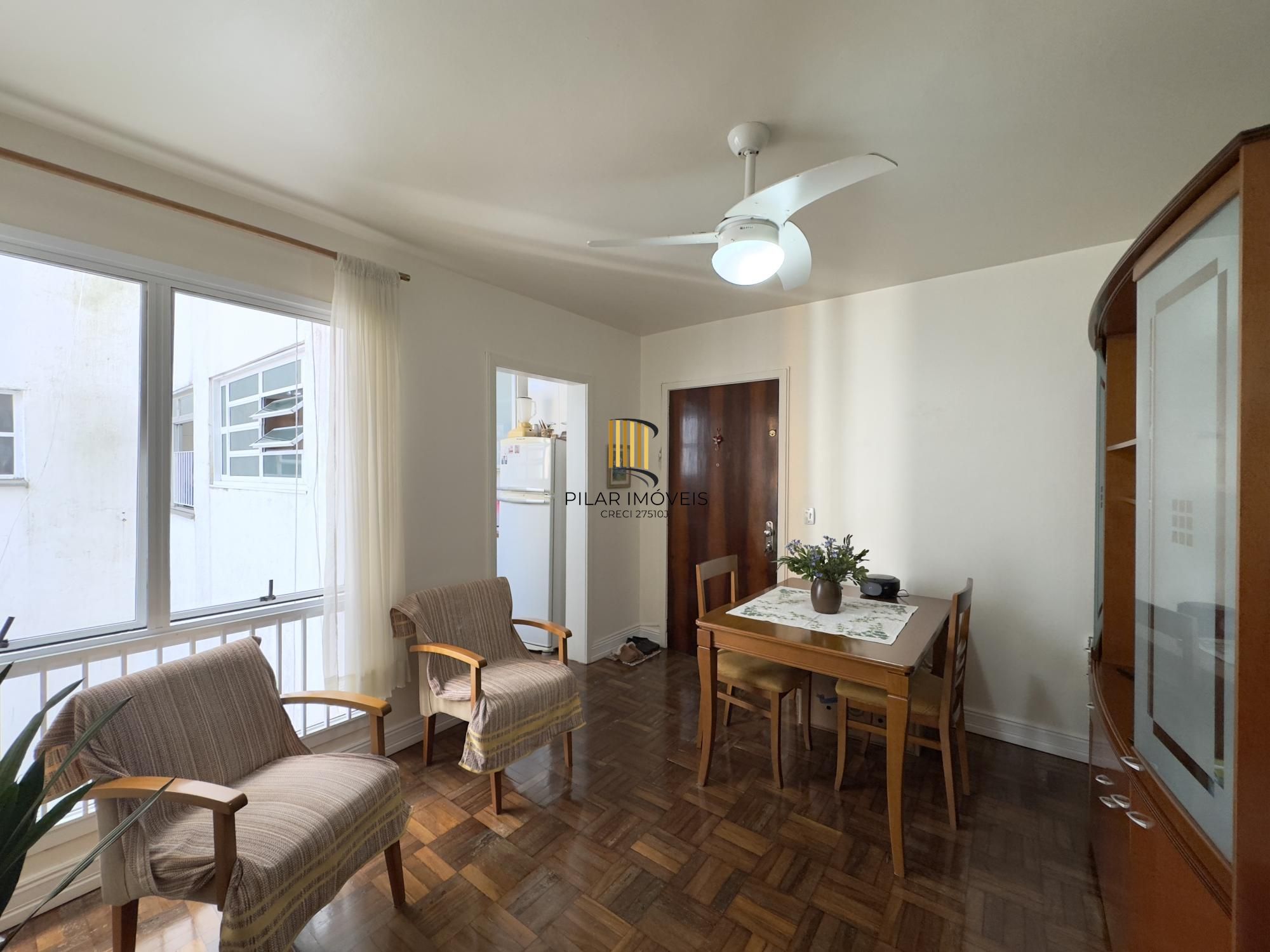 APARTAMENTO 2 DORMITÓRIOS COM PEÇAS AMPLAS NO CENTRO HISTÓRICO