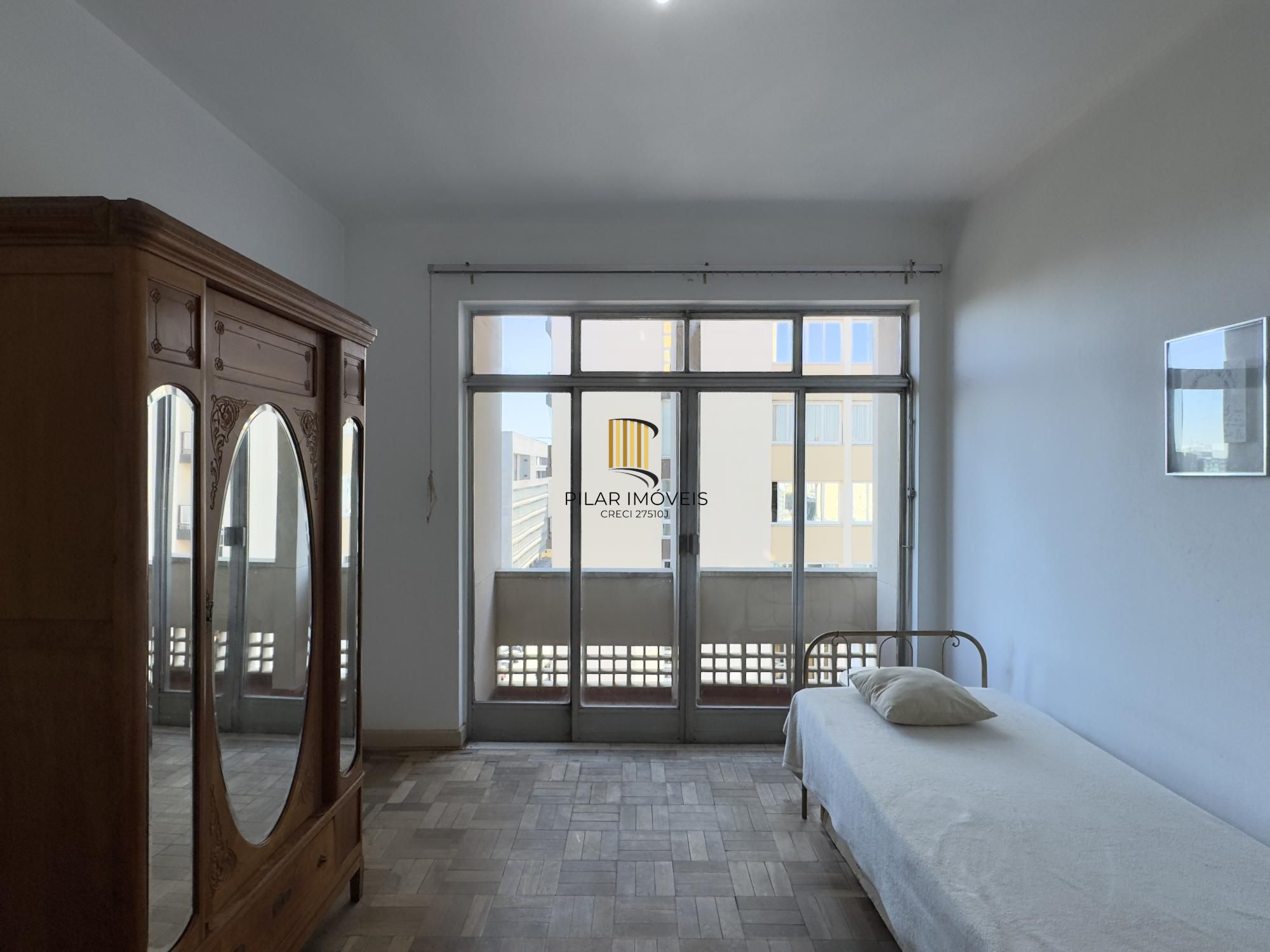 APARTAMENTO 3 DORMITÓRIOS COM LINDA VISTA DA CATEDRAL NO CENTRO HISTÓRICO