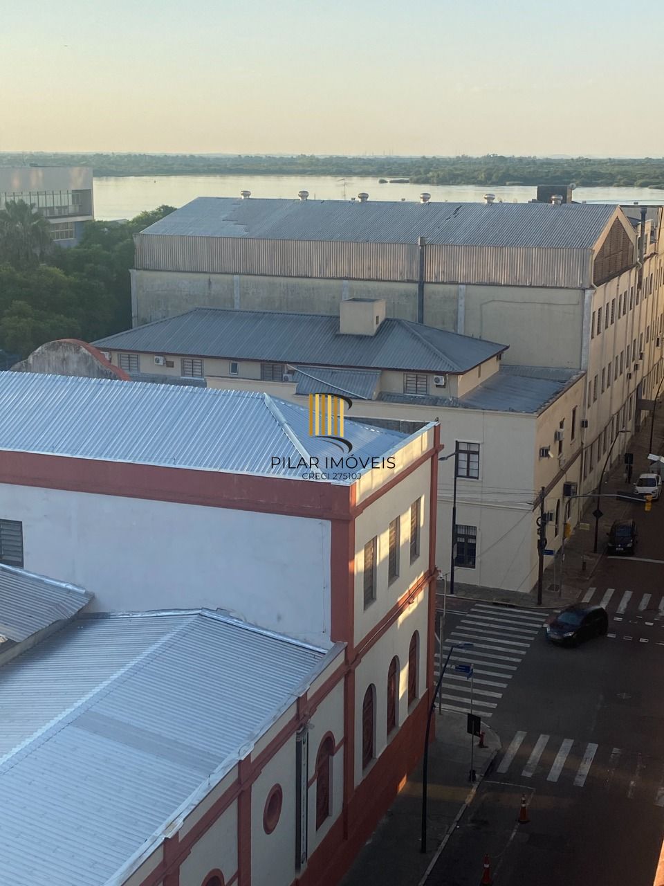 APARTAMENTO STUDIO, COM VISTA PARA O GUAÍBA NO CENTRO HISTÓRICO