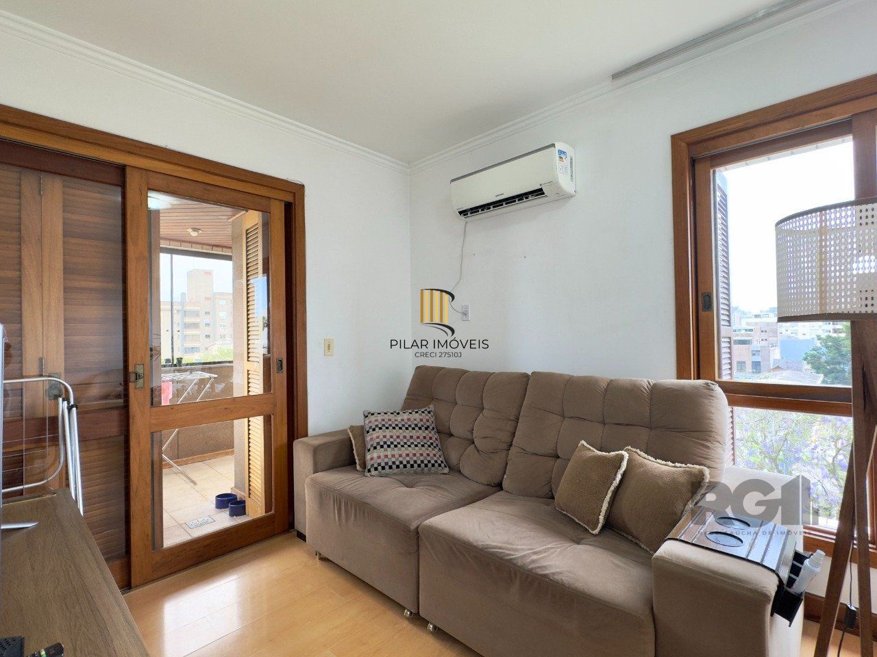 APARTAMENTO MOBILIADO DE 96M² COM 3 DORMITÓRIOS, SUÍTE E VAGA DE GARAGEM NO MENINO DEUS