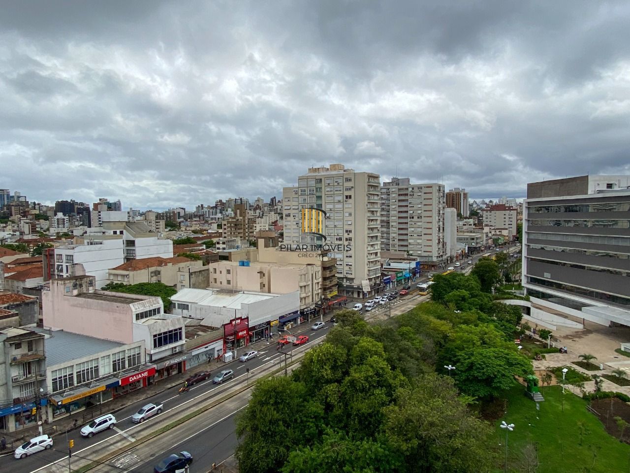 Apartamento 2 dormitórios, com linda vista, em frente ao Hospital de Clínicas
