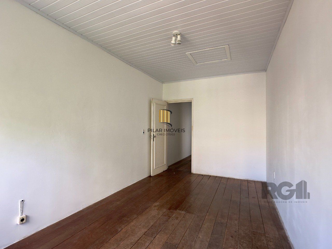 CASA COM 4 DORMITÓRIOS E PÁTIO COM CHURRASQUEIRA NO CENTRO HISTÓRICO