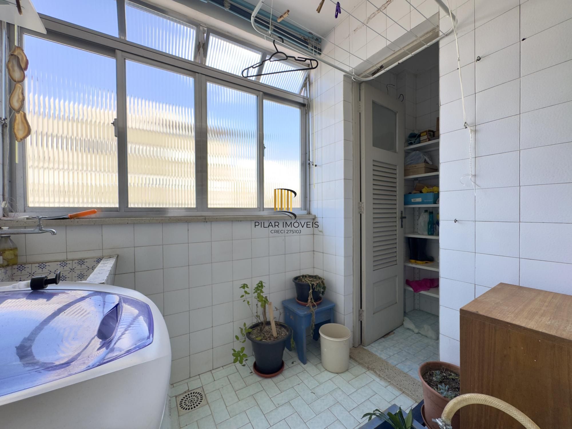 Apartamento amplo de 2 dormitório ao lado do Mãe de Deus e próximo da Orla