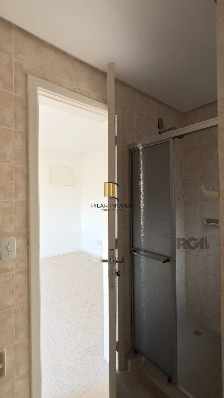 COBERTURA COM 174M², DE FRENTE, 3 DORMITÓRIOS, EM ÓTIMA LOCALIZAÇÃO NO MENINO DEUS