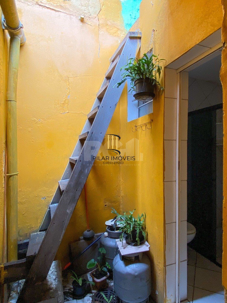 Casa de esquina com 64m², próximo ao Cais Embarcadero