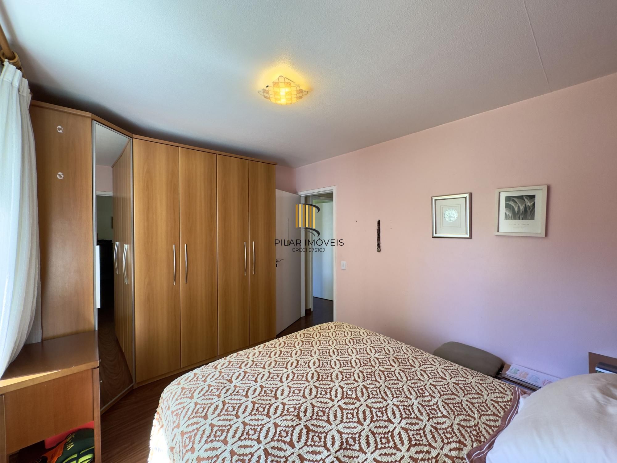 Apartamento 2 dormitórios com sacada e vaga de garagem próximo à PUCRS