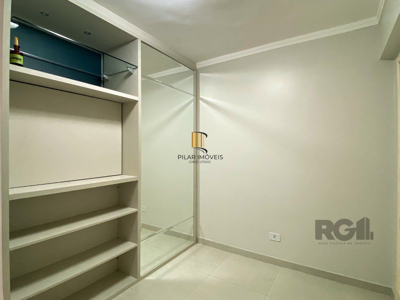 APARTAMENTO SEMIMOBILIADO COM PORTARIA NO CENTRO HISTÓRICO