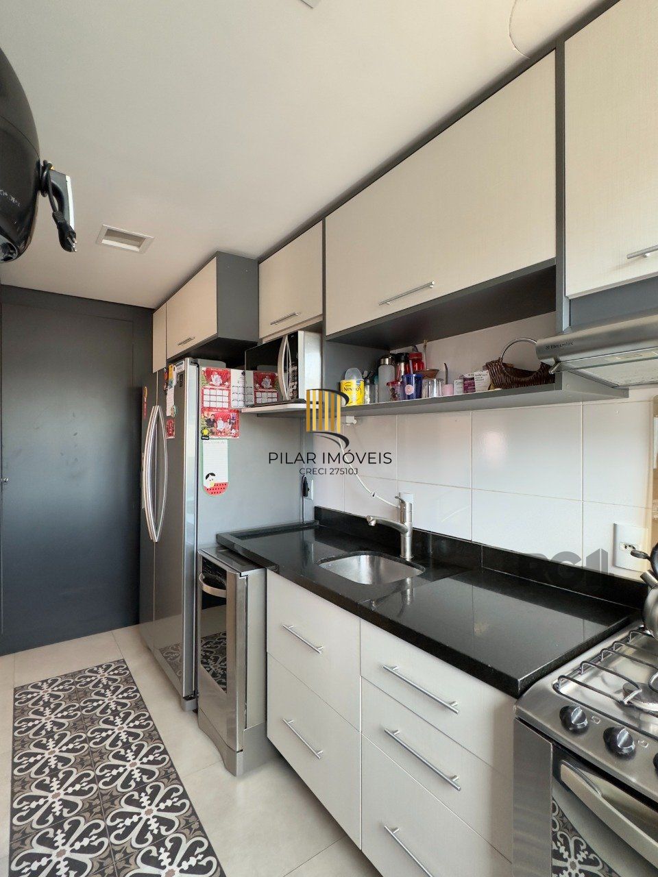 APARTAMENTO MOBILIADO COM PLANTA DIFERENCIADA E ÓTIMA LOCALIZAÇÃO