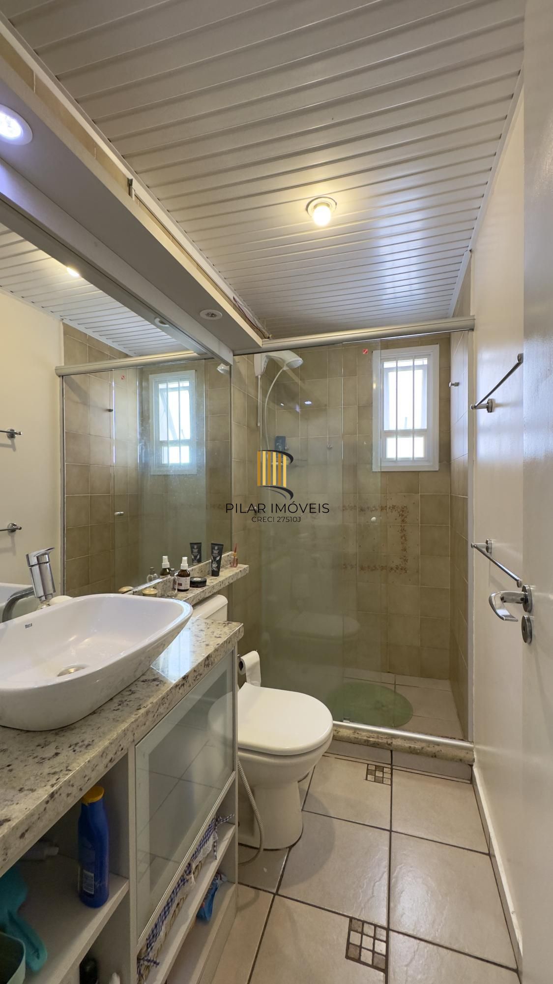 Apartamento 2 dormitórios com sacada e vaga de garagem próximo à PUCRS