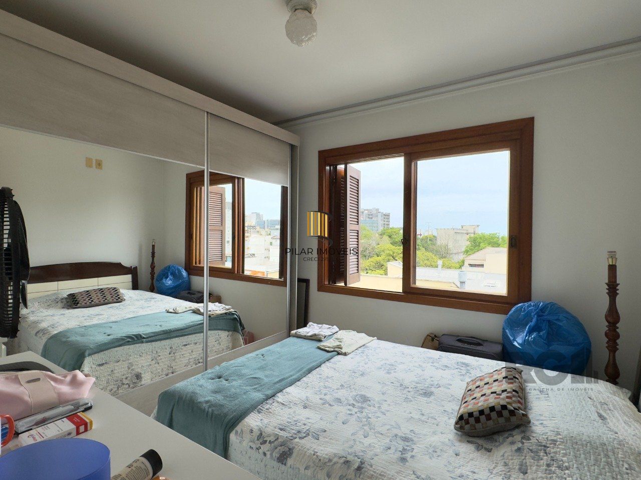 APARTAMENTO MOBILIADO DE 96M² COM 3 DORMITÓRIOS, SUÍTE E VAGA DE GARAGEM NO MENINO DEUS