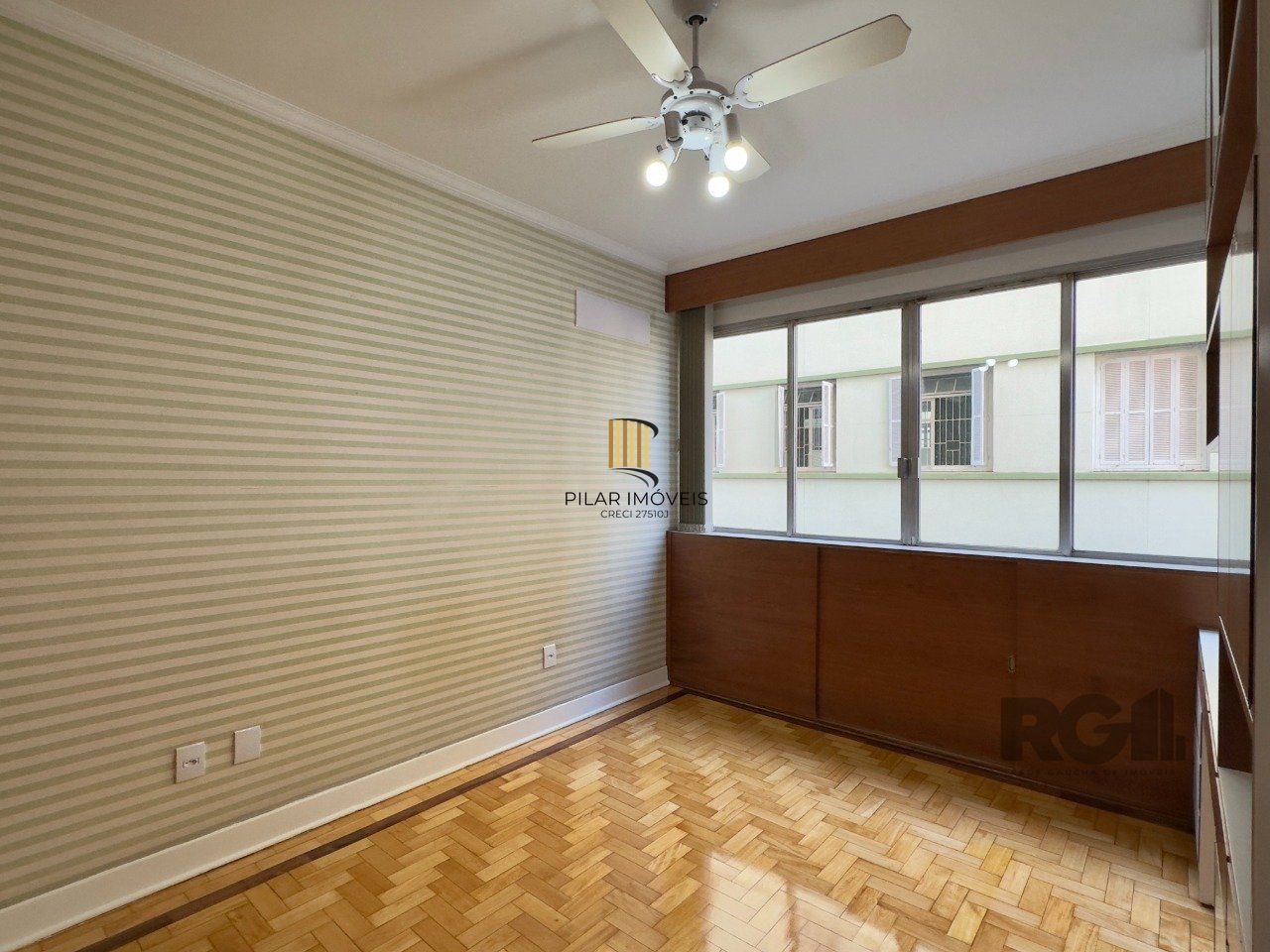 SUPER APARTAMENTO REFORMADO DE 3 DORMITÓRIOS EM ÓTIMA LOCALIZAÇÃO NA DUQUE