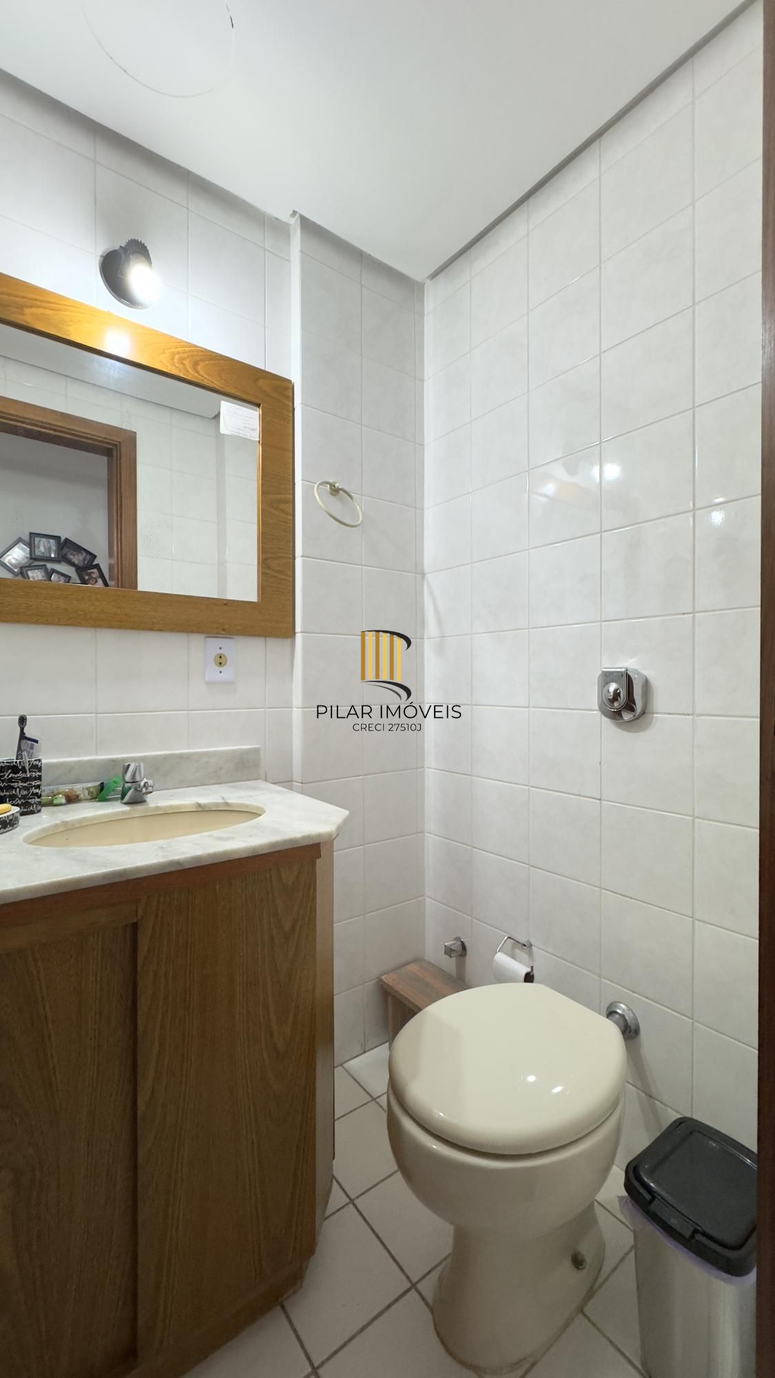 Apartamento 2 dormitórios, com lavabo e vaga de garagem na Cidade Baixa