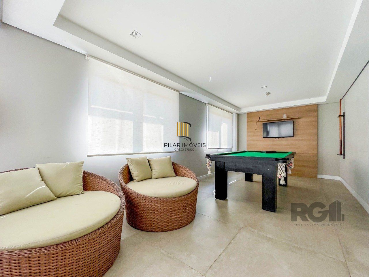 APARTAMENTO MOBILIADO 70M² DE 2 DORMITÓRIOS E 1 VAGA - BAIRRO MENINO DEUS