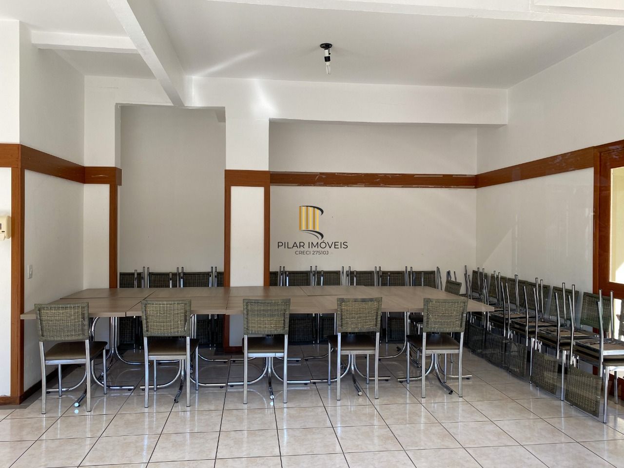Apartamento 2 dormitórios, com vaga de garagem na Avenida Cavalhada