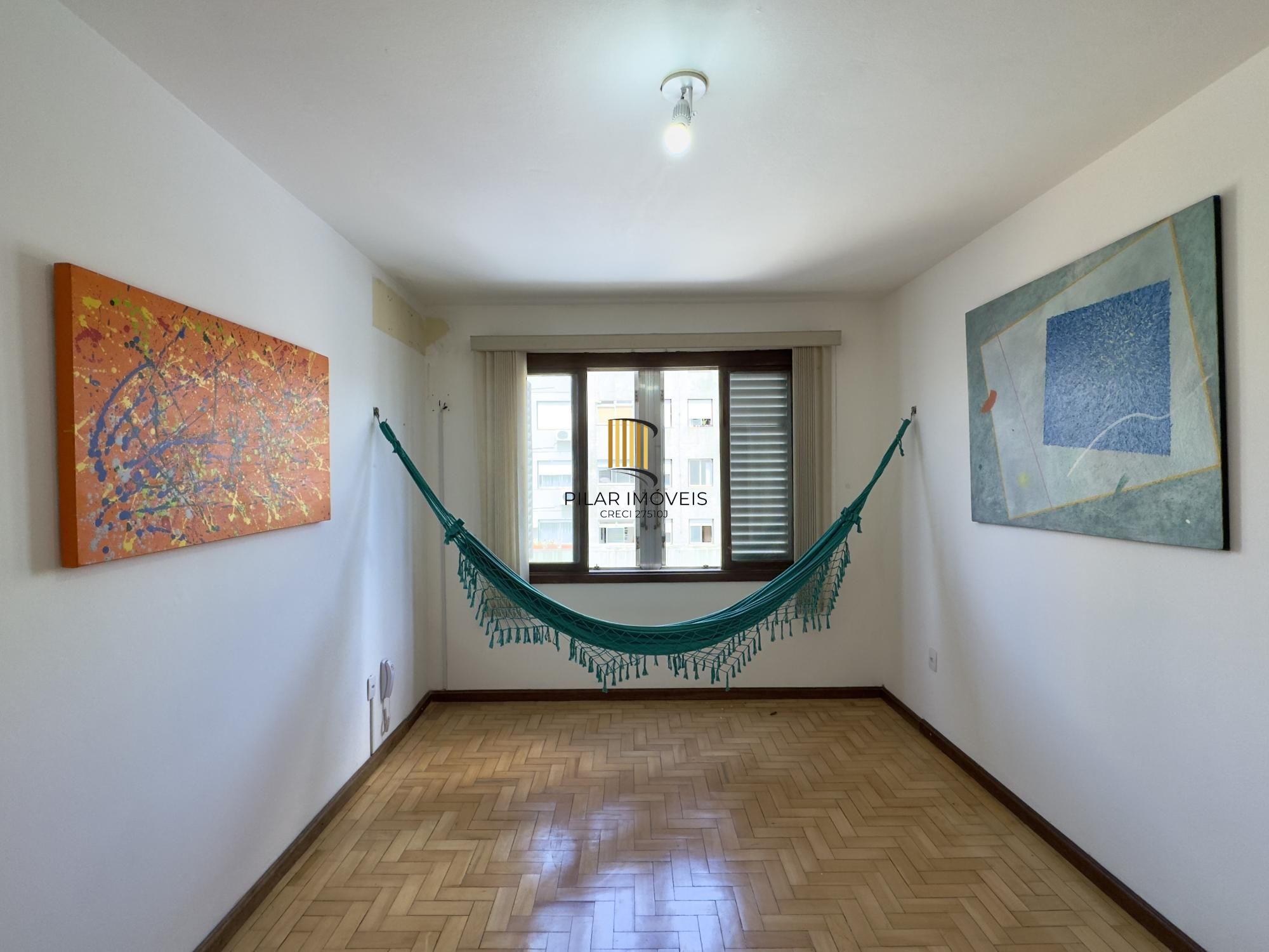 Apartamento amplo de 2 dormitório ao lado do Mãe de Deus e próximo da Orla