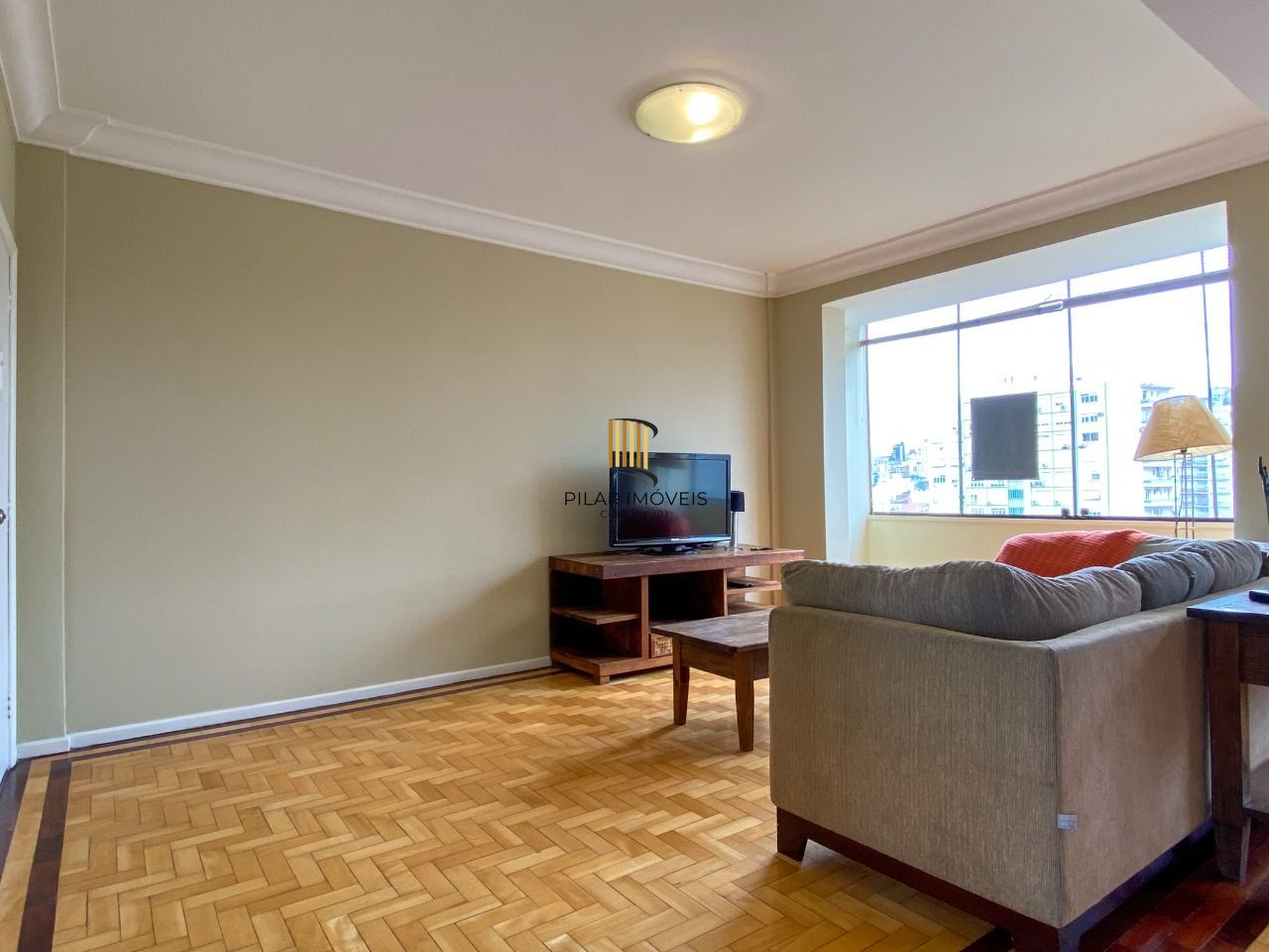 Apartamento 2 dormitórios, com linda vista, em frente ao Hospital de Clínicas
