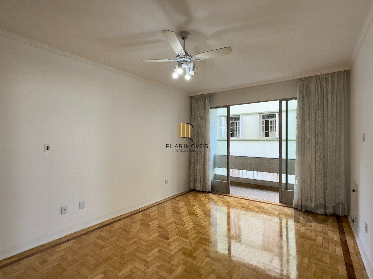 SUPER APARTAMENTO REFORMADO DE 3 DORMITÓRIOS EM ÓTIMA LOCALIZAÇÃO NA DUQUE