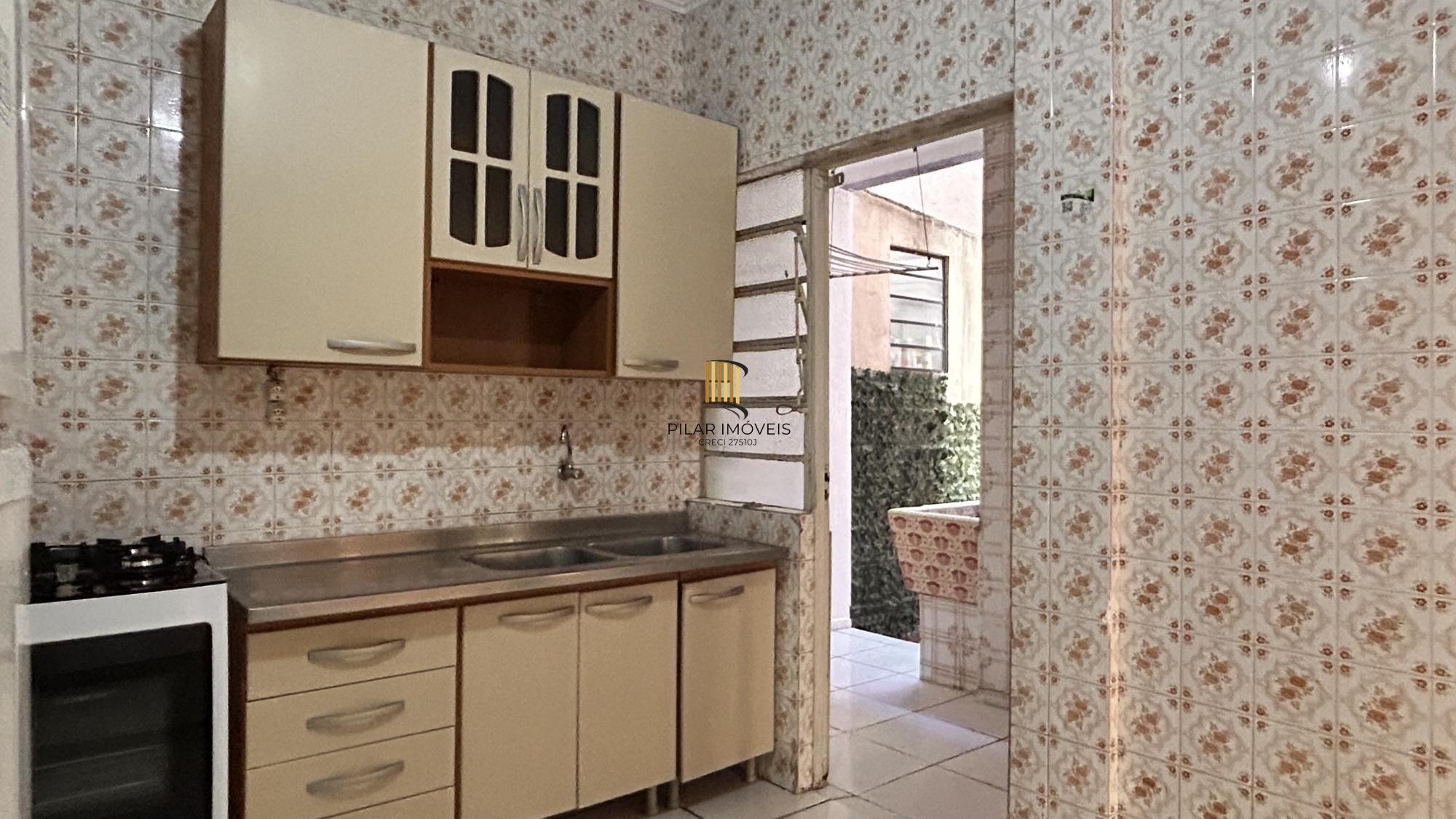 Apartamento 2 dormitórios com pátio