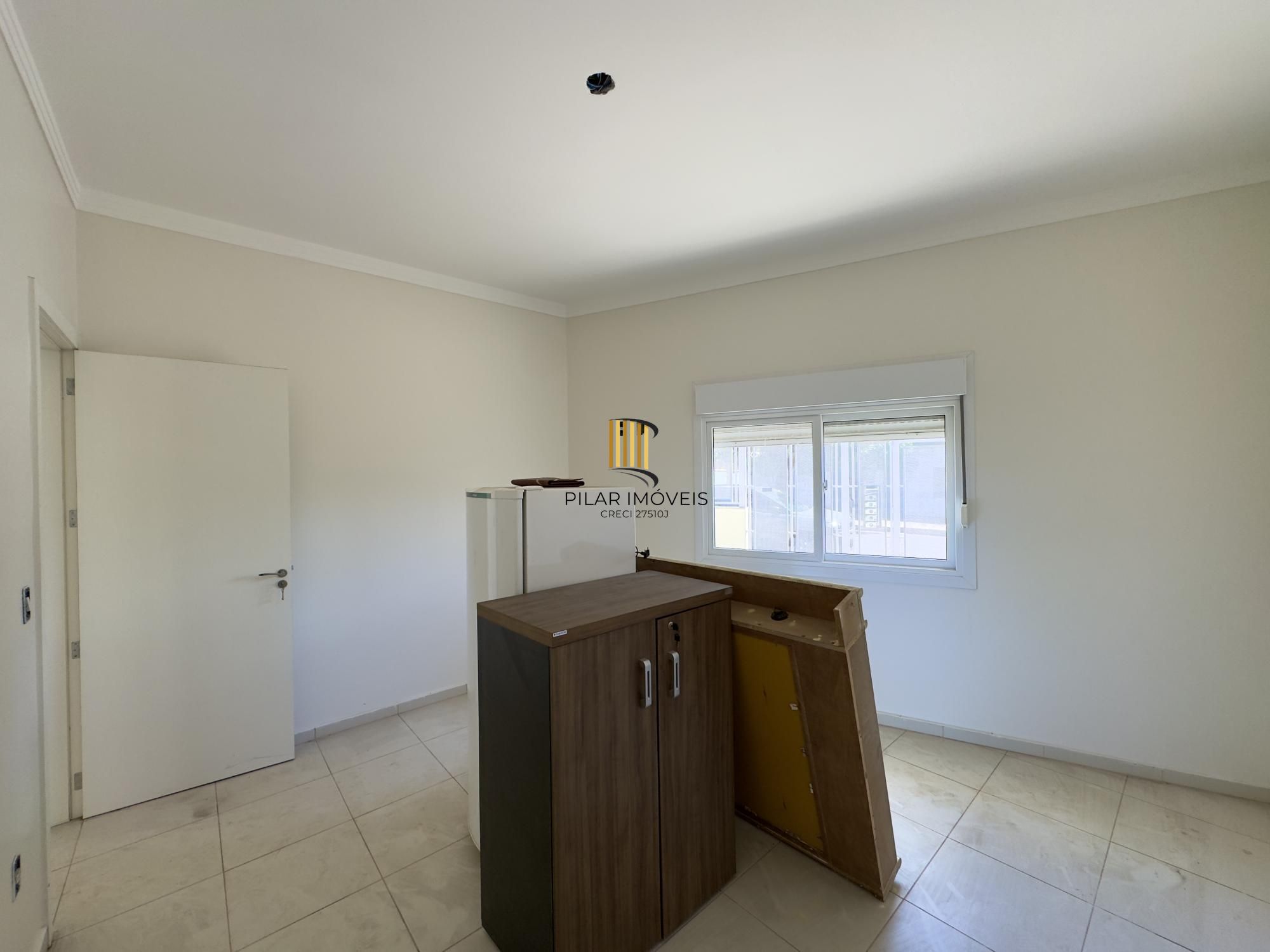 Casa em condomínio com 2 dormitórios, vaga de garagem e churrasqueira na Olaria